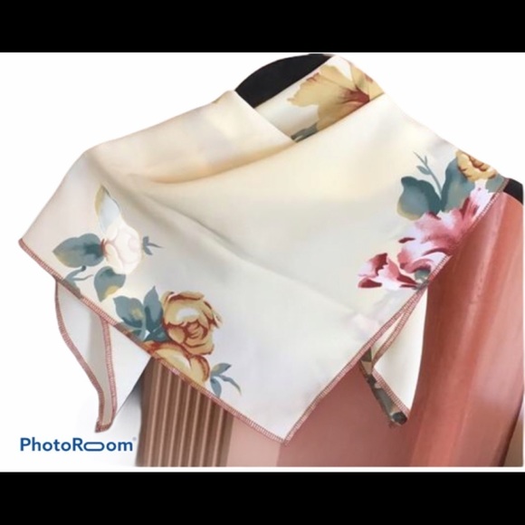 Accessories - Small square scarf